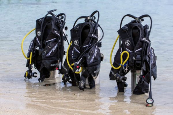 ALQUILER DE EQUIPOS PARA USAR FUERA DEL CENTRO DE BUCEO ALQUILER DE EQUIPOS PARA USAR FUERA DEL CENTRO DE BUCEO